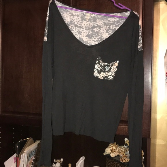 floral and black long sleeve - Picture 1 of 3